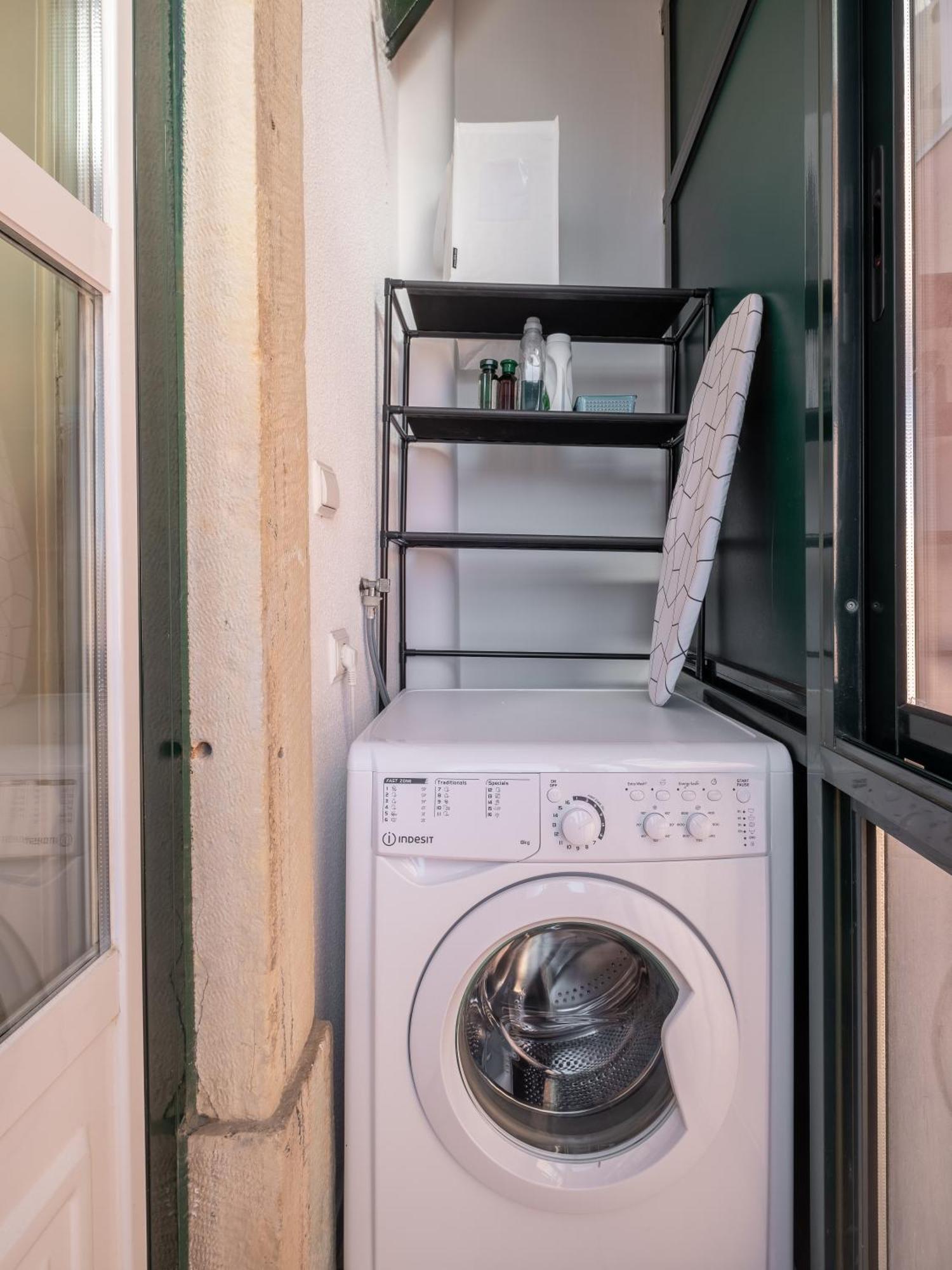 Cool Apartment Near Alfama Lissabon Buitenkant foto